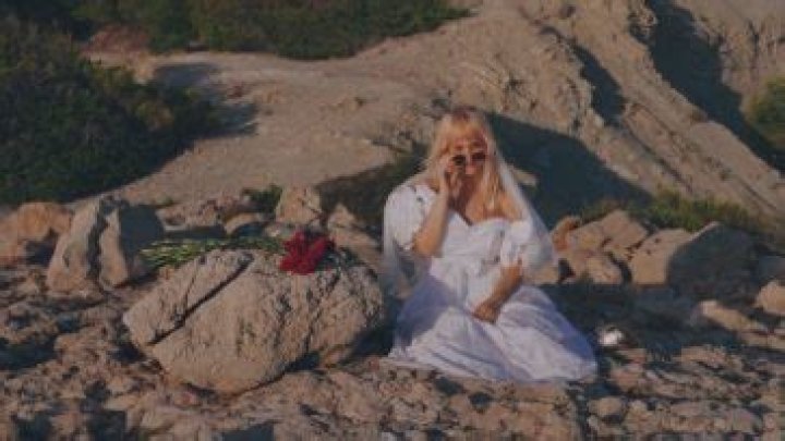 Emma Elisabeth Unveils “Tray Full of Ash”