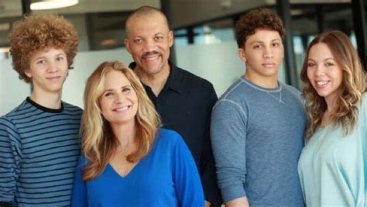 Fame | Susan Wood Duncan net worth and salary income estimation Apr, 2024