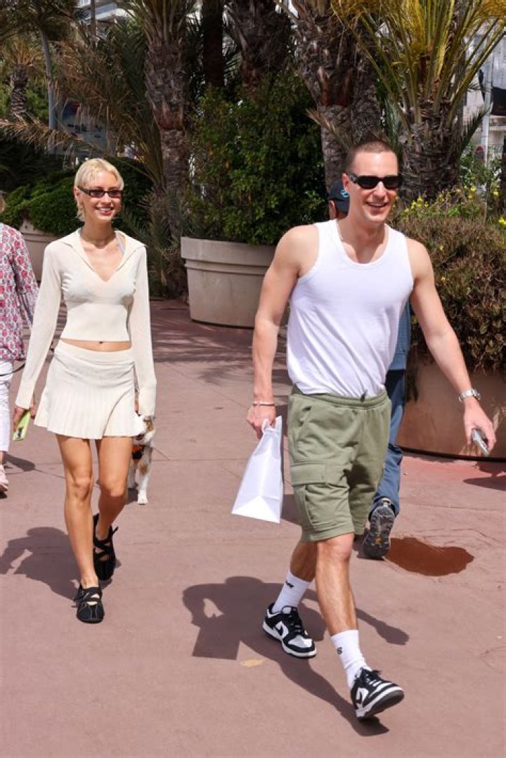 Iris Law- Wiki, Age, Height, Net Worth, Boyfriend, Ethnicity