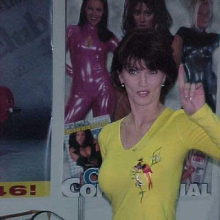 Janine Lindemulder- Net Worth, Wiki, Age, Husband, Marriage, Height