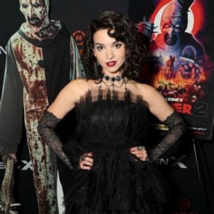 Lauren LaVera- Wiki, Age, Height, Net Worth, Boyfriend, Ethnicity