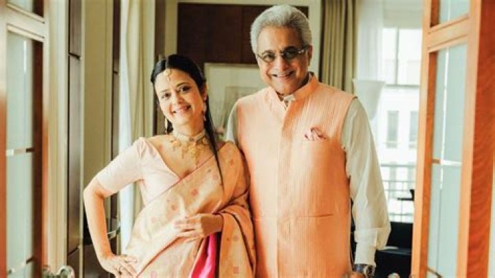 Mahua Moitra- Wiki, Age, Husband, Net Worth, Ethnicity, Height