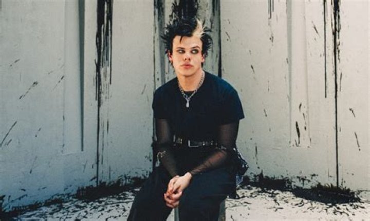 YUNGBLUD releases music video for 'Parents'